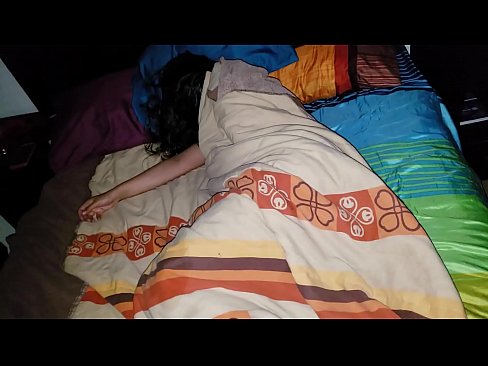 ❤️ सौतेनी आमा सुतेको बेला आफ्नी जवान सौतेनी आमालाई पिट्दै। ❤️❌ गुदा अश्लील